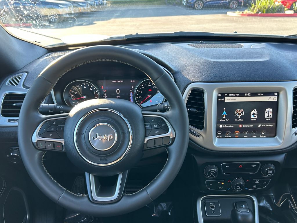 Thumbnail: 2021 Jeep Compass - 17