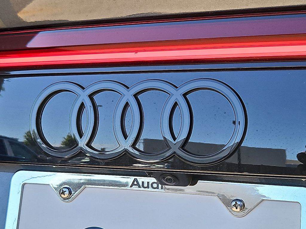 Thumbnail: 2026 Audi Q8 - 20