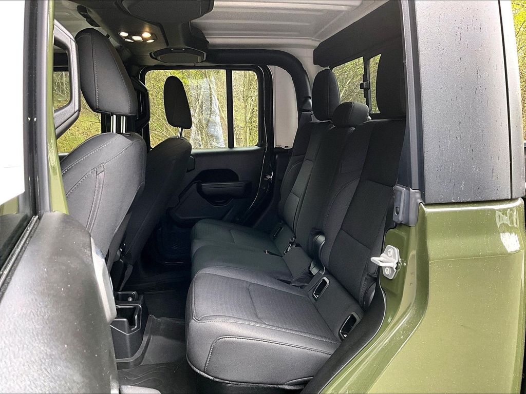 2022 Jeep Gladiator — photo 17