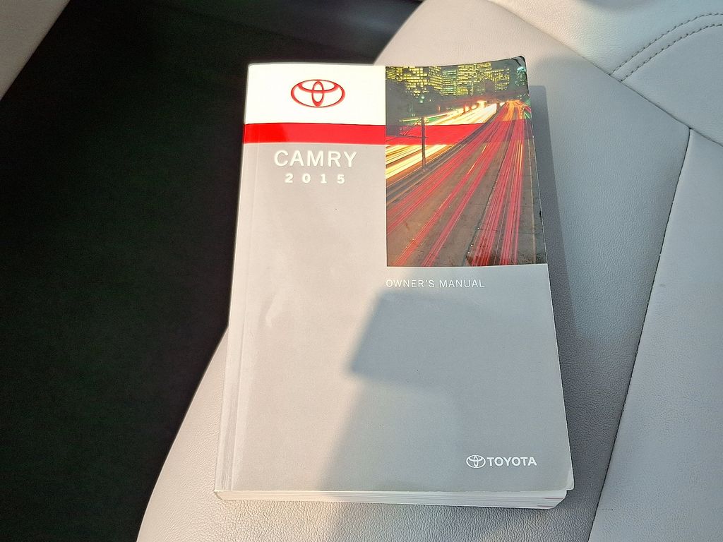 2015 Toyota Camry XLE 26