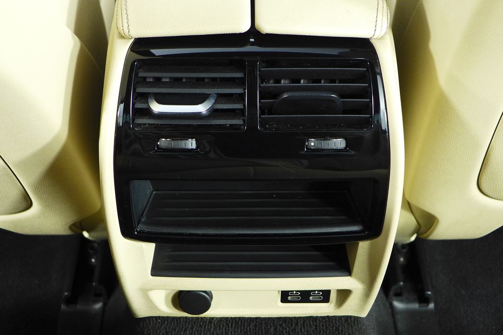 Thumbnail: 2023 BMW 5 Series - 24