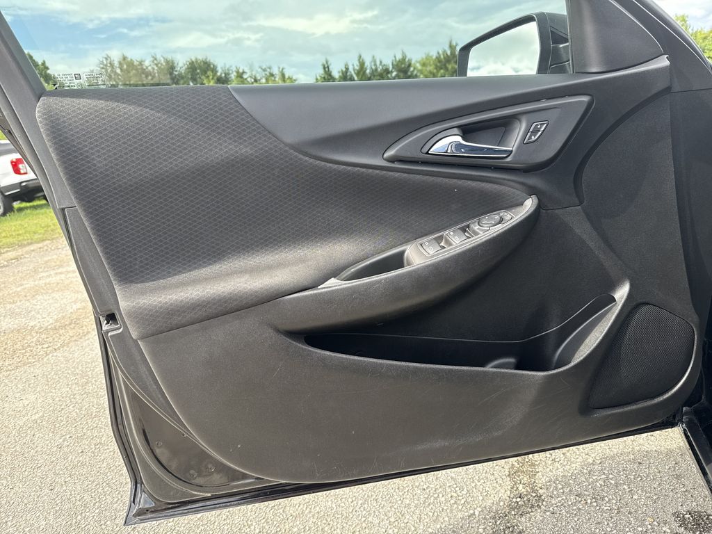 2023 Chevrolet Malibu LT - 9