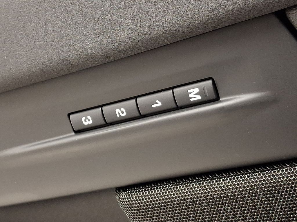 Thumbnail: 2026 Land Rover Range Rover Evoque - 27