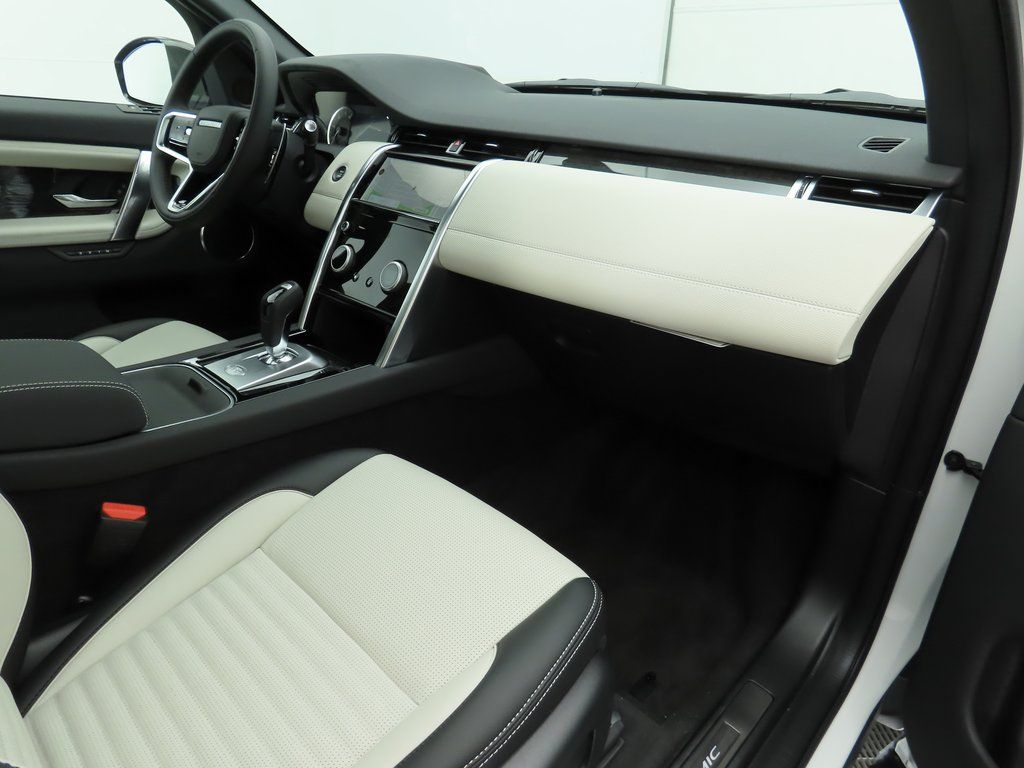 Thumbnail: 2023 Land Rover Discovery Sport - 18