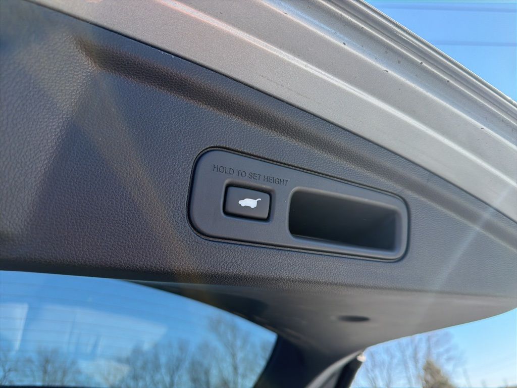 Thumbnail: 2025 Acura MDX - 24