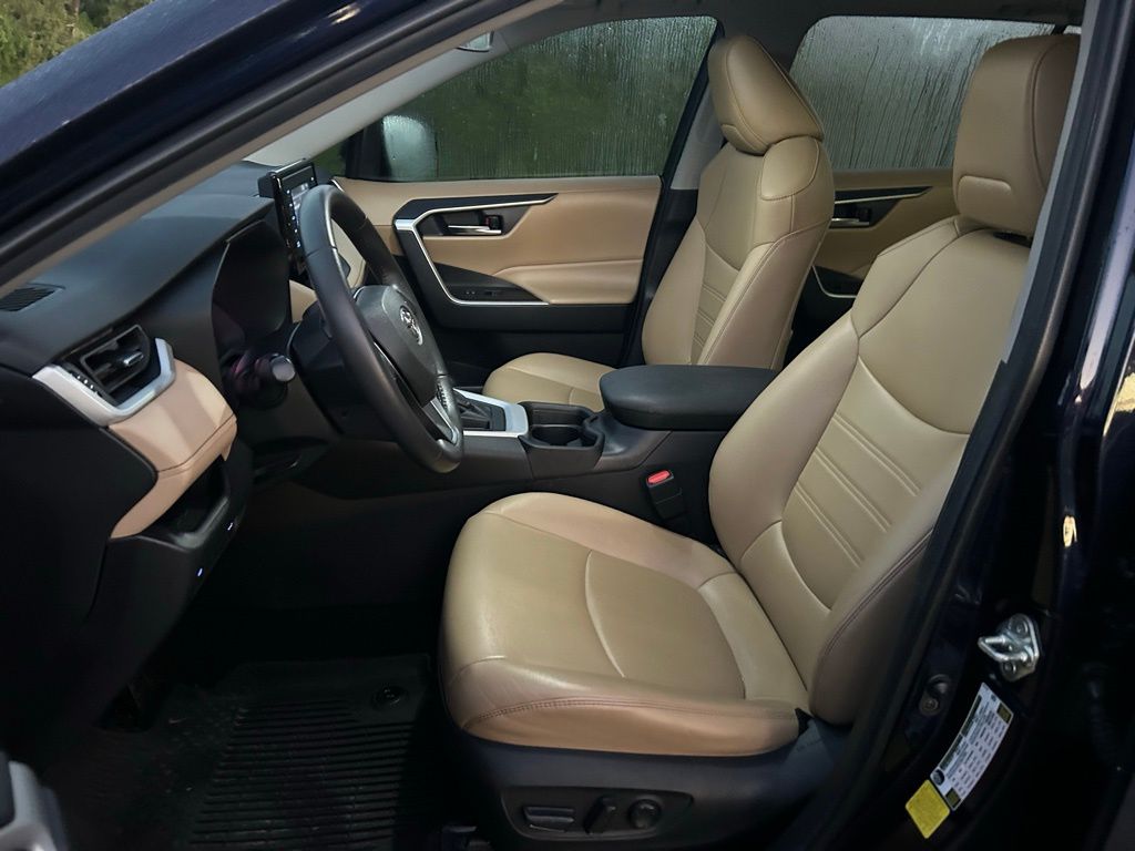 Thumbnail: 2020 Toyota RAV4 - 14