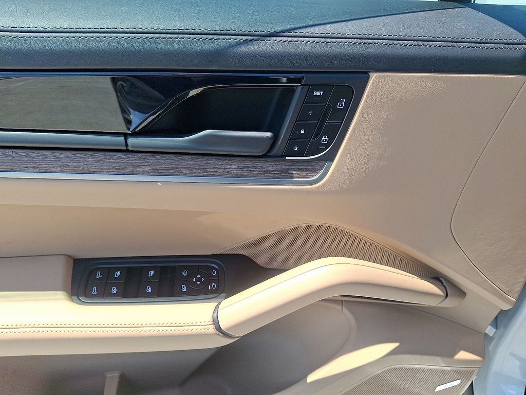 Thumbnail: 2025 Porsche Cayenne - 15