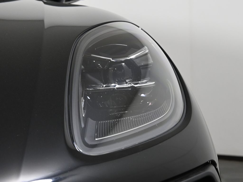 Thumbnail: 2025 Porsche Macan - 11