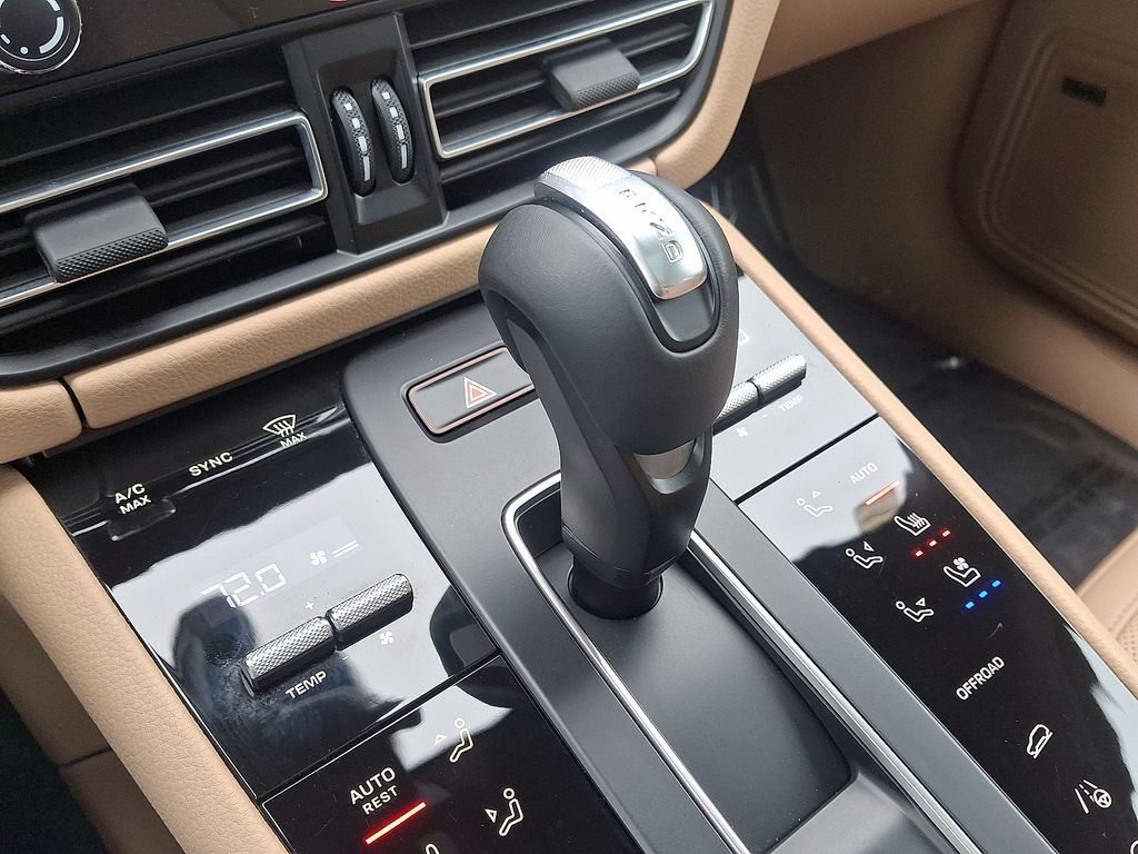Thumbnail: 2025 Porsche Macan - 17