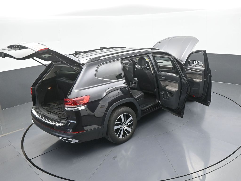 Used 2022 Deep Black Volkswagen 2.0T SE image 69