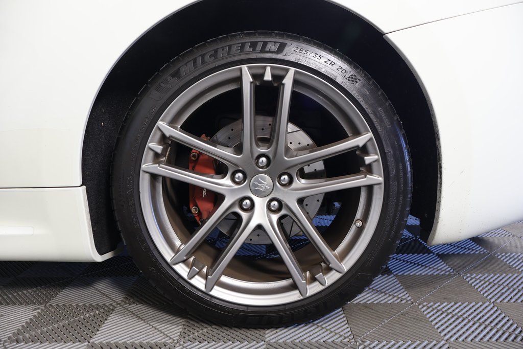 Thumbnail: 2013 Maserati GranTurismo - 17