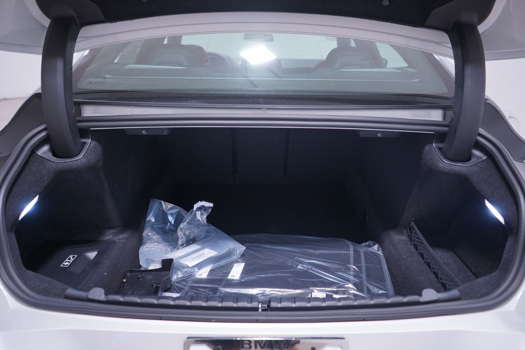 Thumbnail: 2026 BMW 8 Series - 15