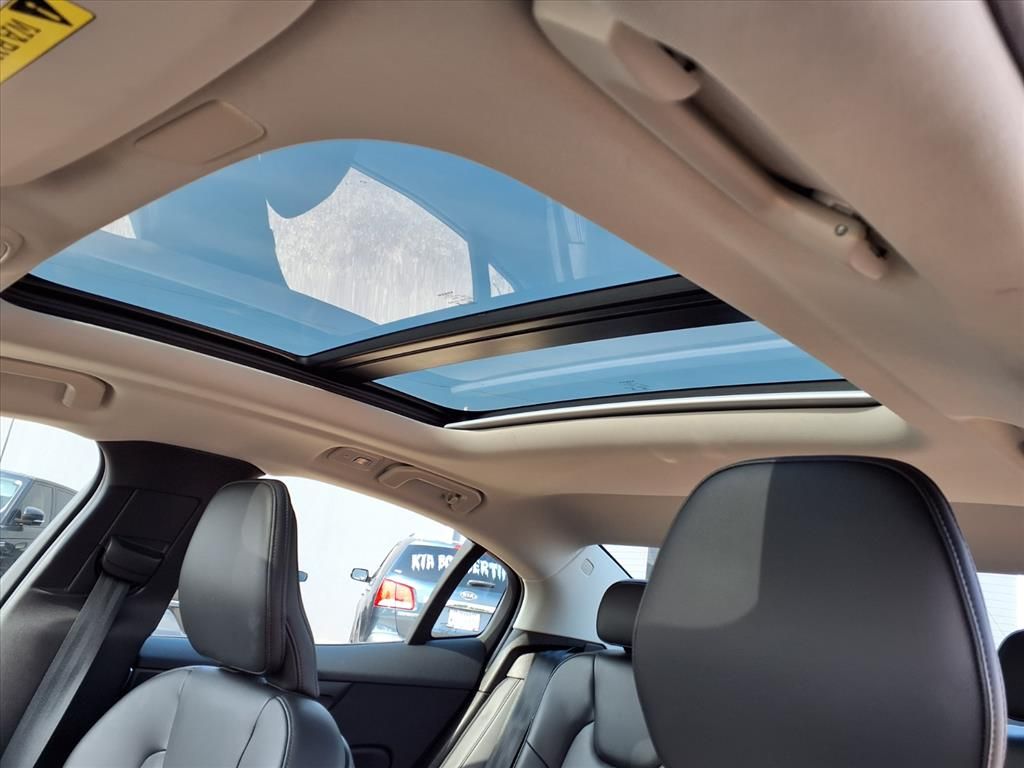 2024 Volvo S60 B5 Core Dark Theme - 9