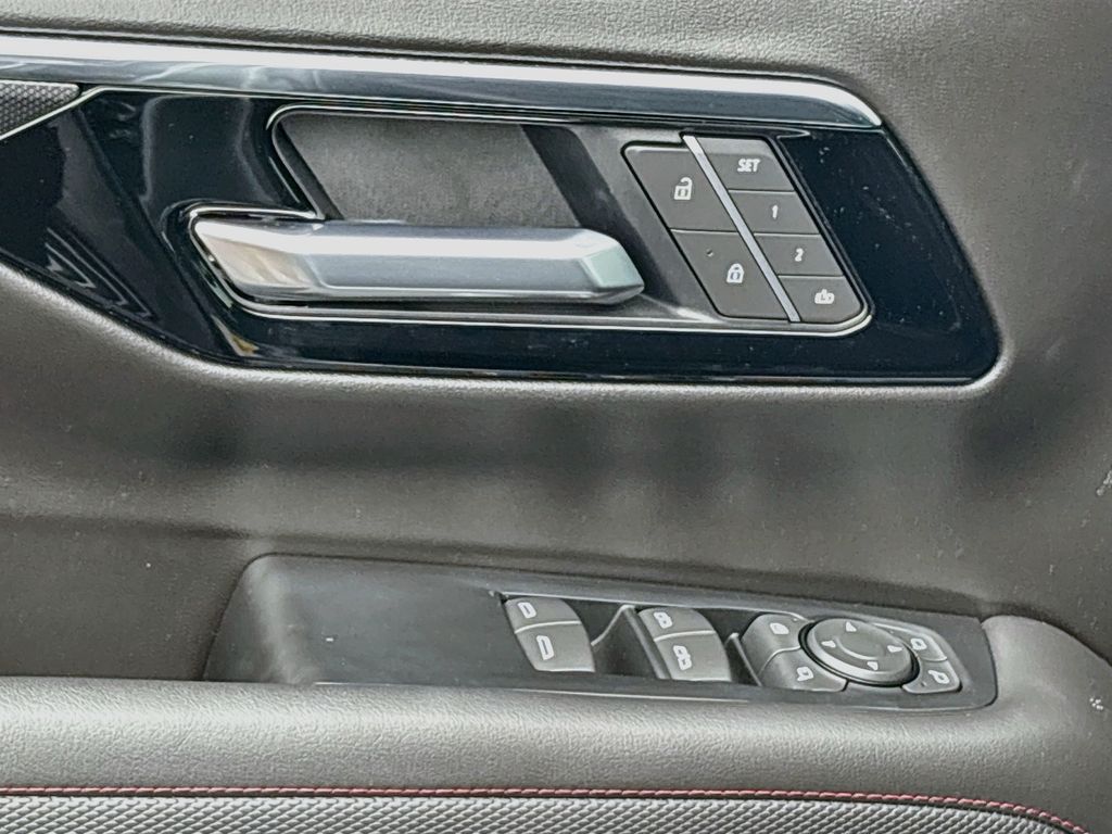 Thumbnail: 2025 Chevrolet Suburban - 24