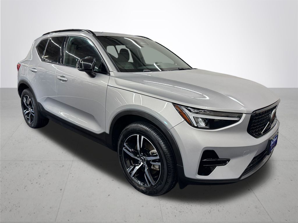 2024 Volvo XC40 B5 Core