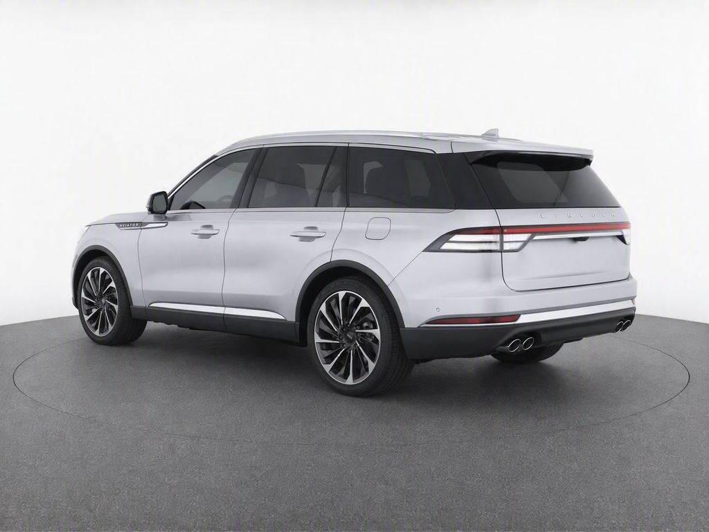 Used 2020 Silver Lincoln Reserve image 4