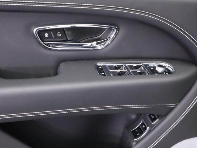 Thumbnail: 2025 Bentley Bentayga - 24