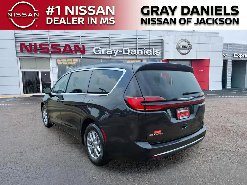 Used 2022 Chrysler Pacifica Van