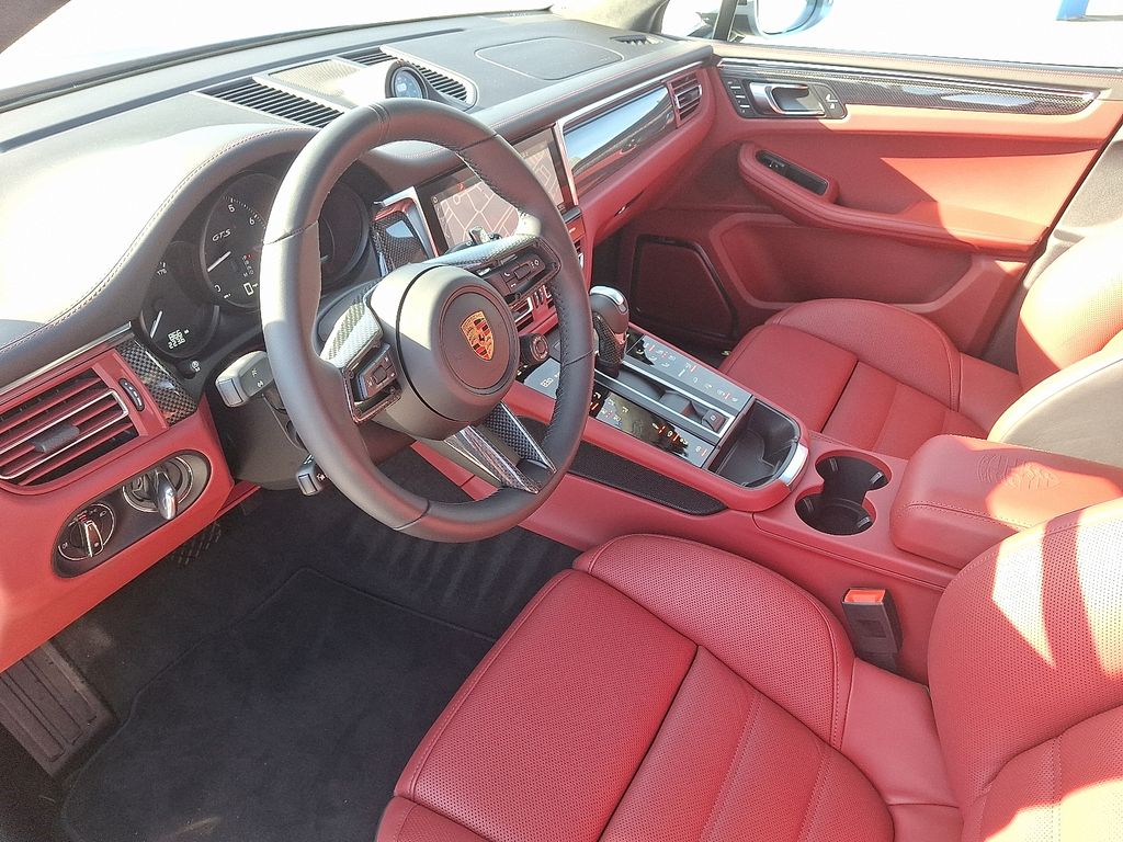 Thumbnail: 2026 Porsche Macan - 4