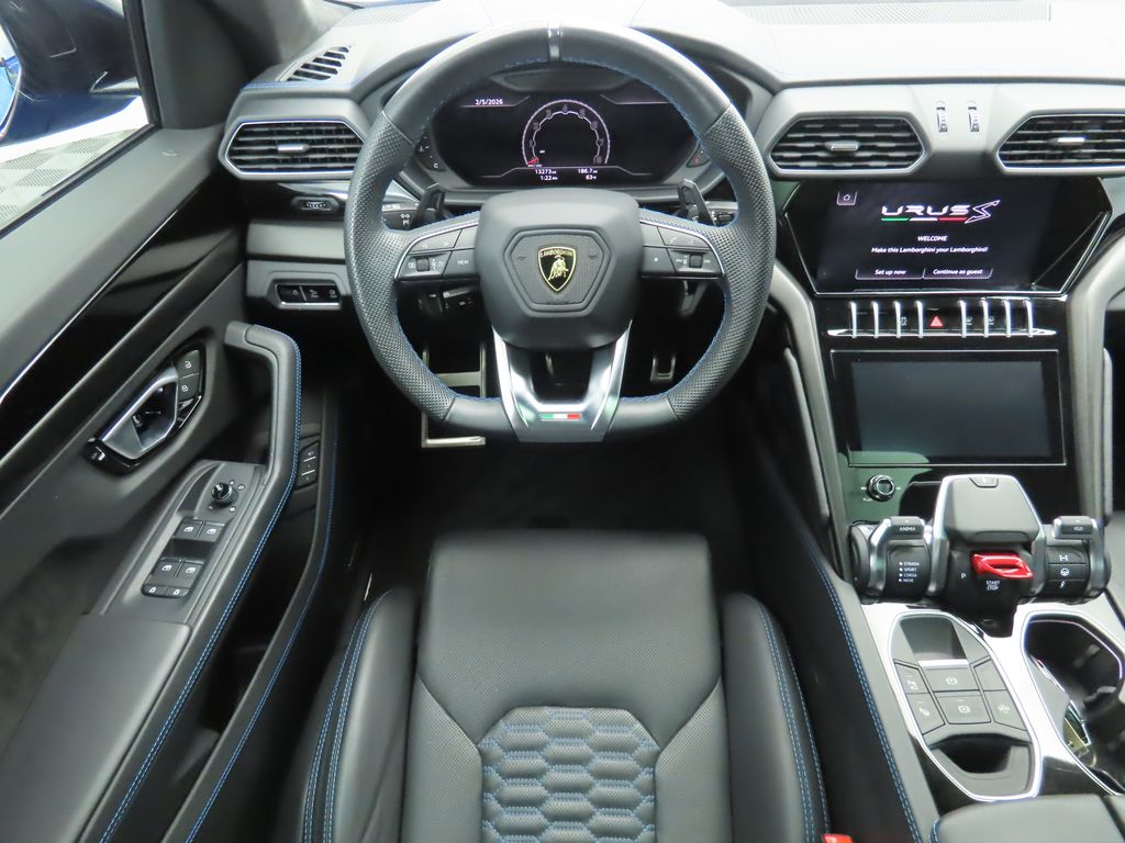 Thumbnail: 2023 Lamborghini Urus - 10