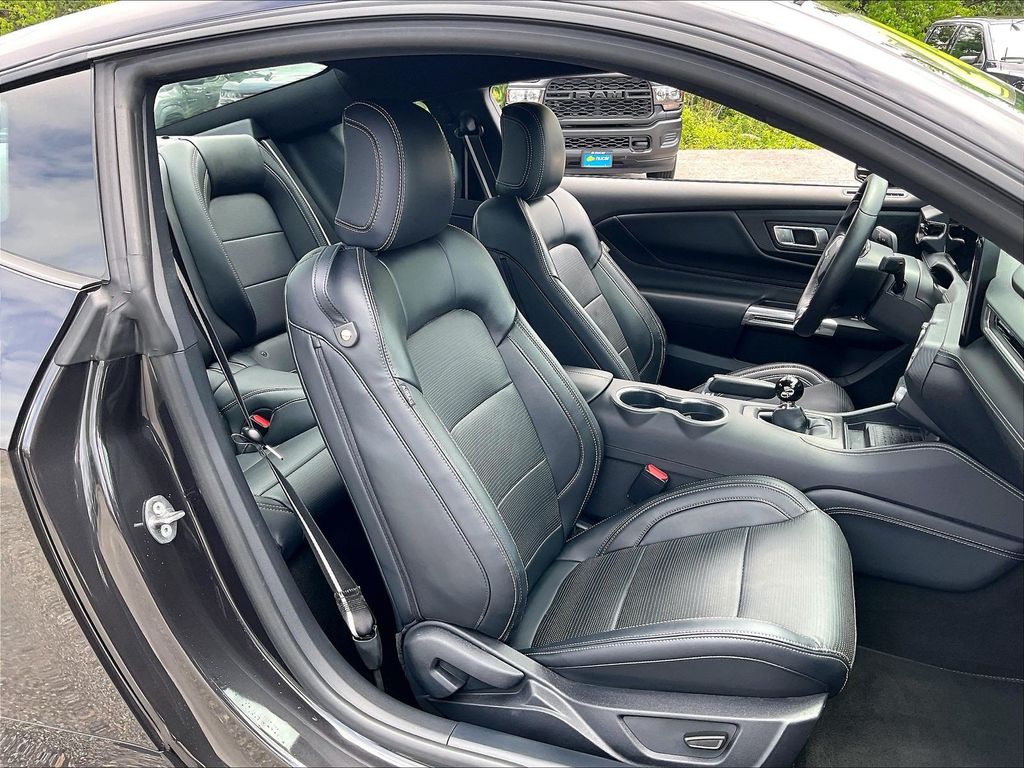 2024 Ford Mustang — photo 10