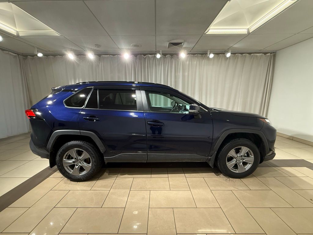 2022 Toyota RAV4 XLE 6