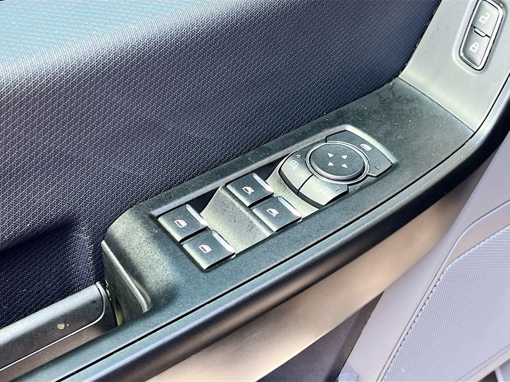 Used 2025 White Ford XL image 17