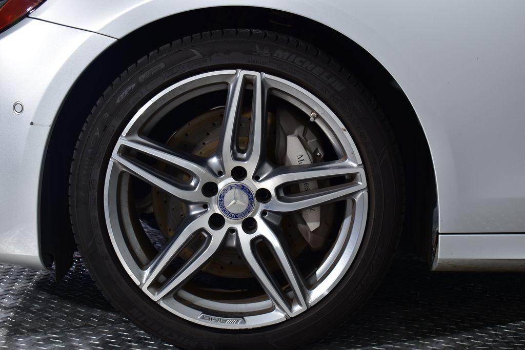 Thumbnail: 2017 Mercedes-Benz E-Class - 9