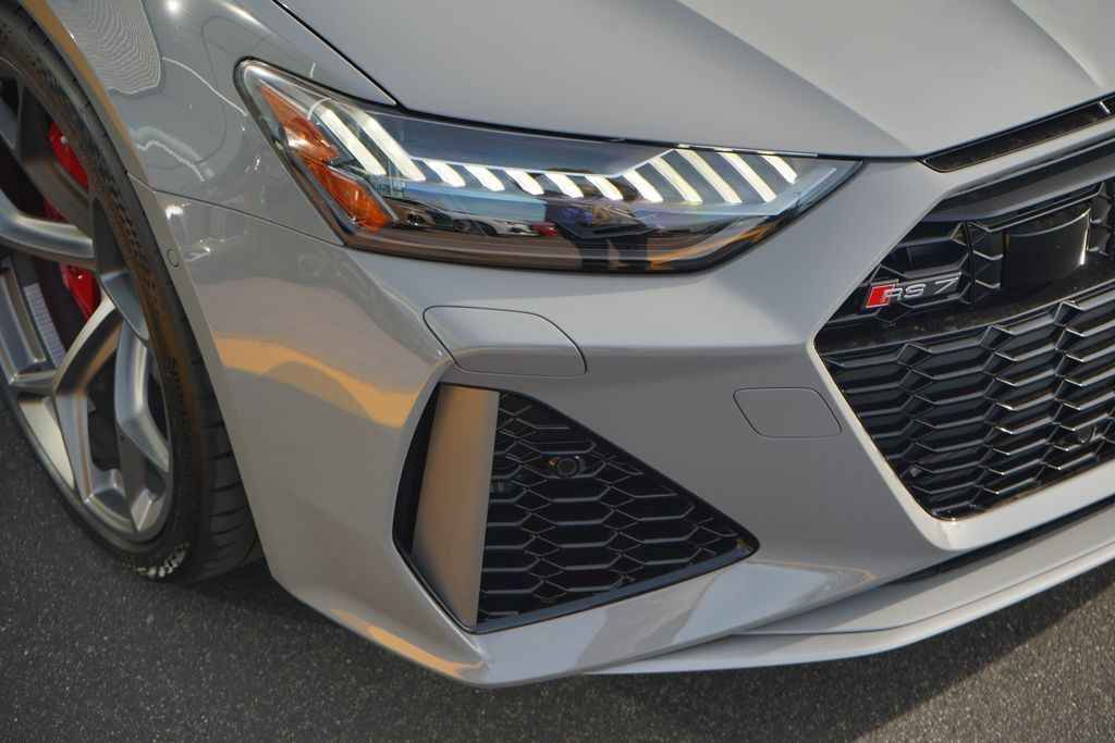 Thumbnail: 2025 Audi RS 7 - 8