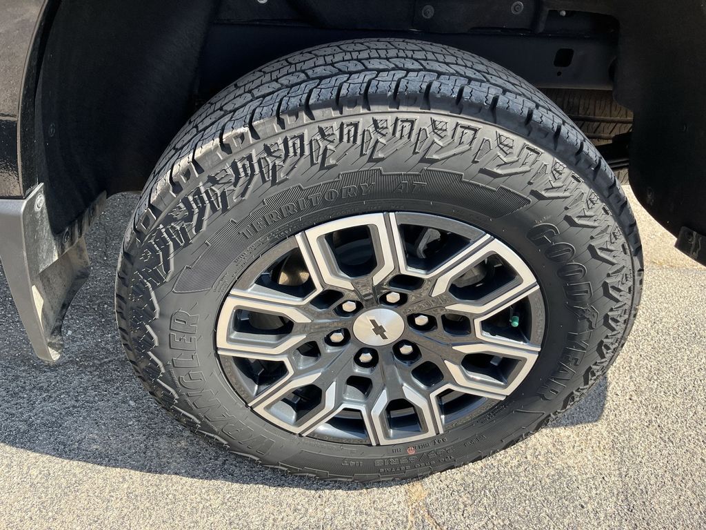 2023 Chevrolet Colorado Z71 33