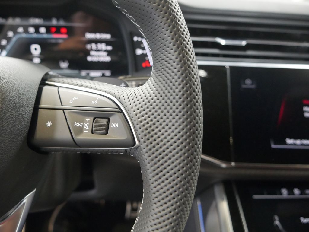 Thumbnail: 2026 Audi SQ8 - 31