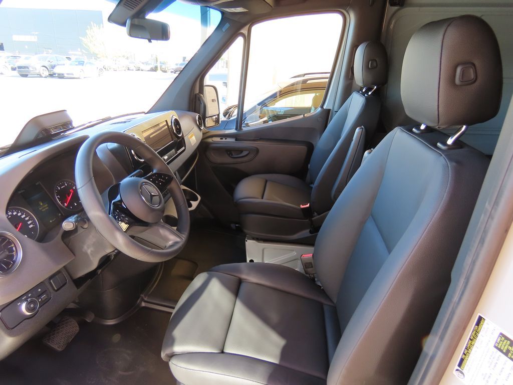 Thumbnail: 2025 Mercedes-Benz Sprinter - 19