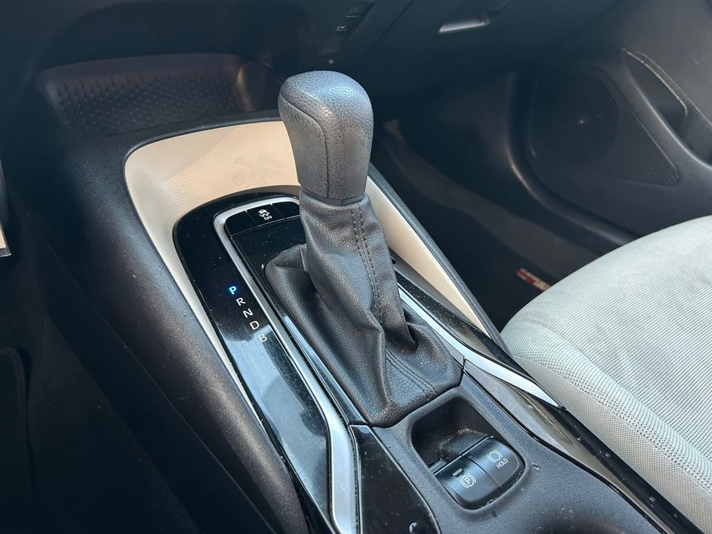 2021 Toyota Corolla LE 26
