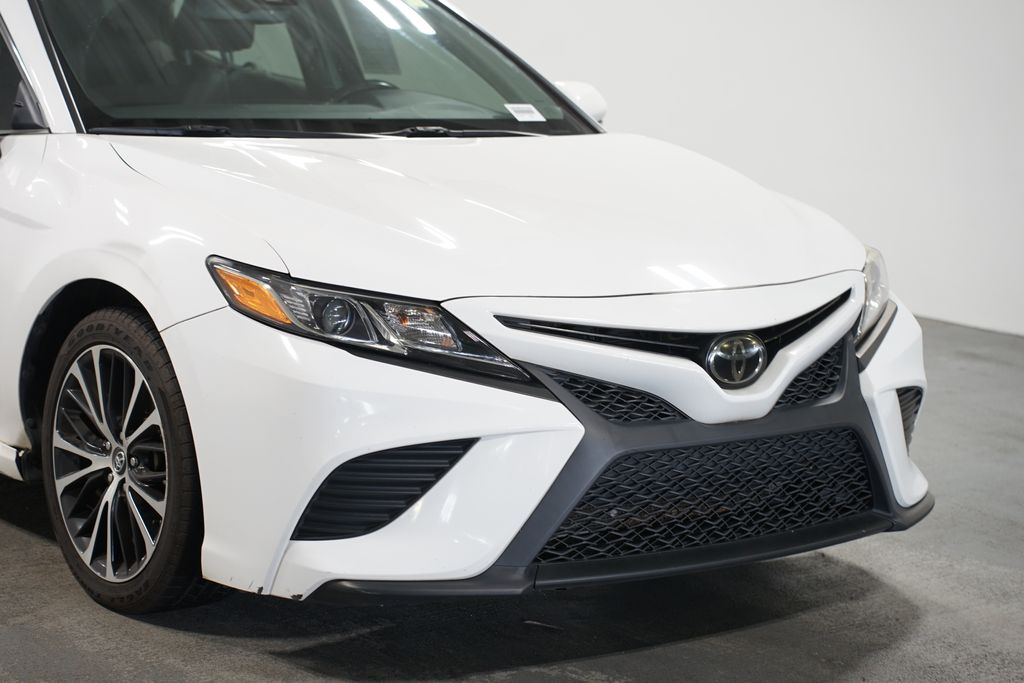Thumbnail: 2018 Toyota Camry - 4