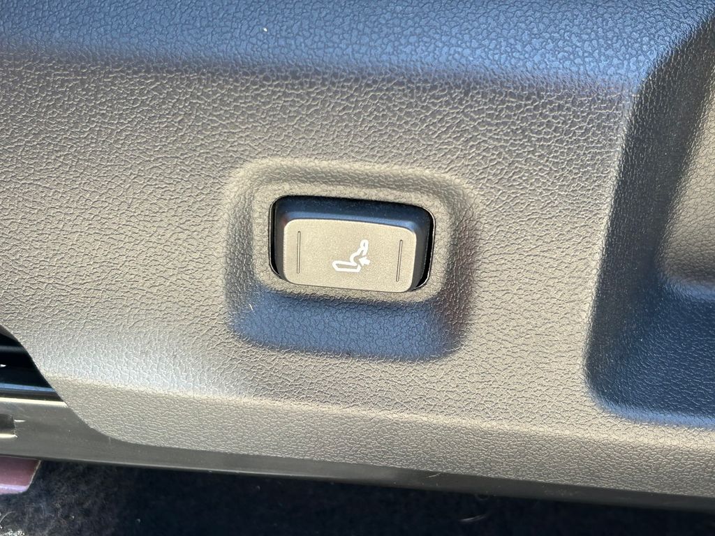 Used 2025 Toyota Tacoma Hybrid Truck
