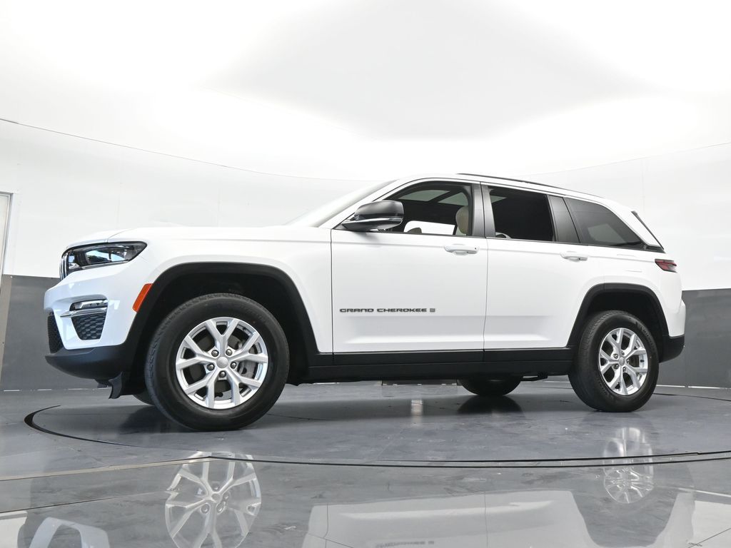 Used 2023 Bright White Clearcoat Jeep Limited image 60