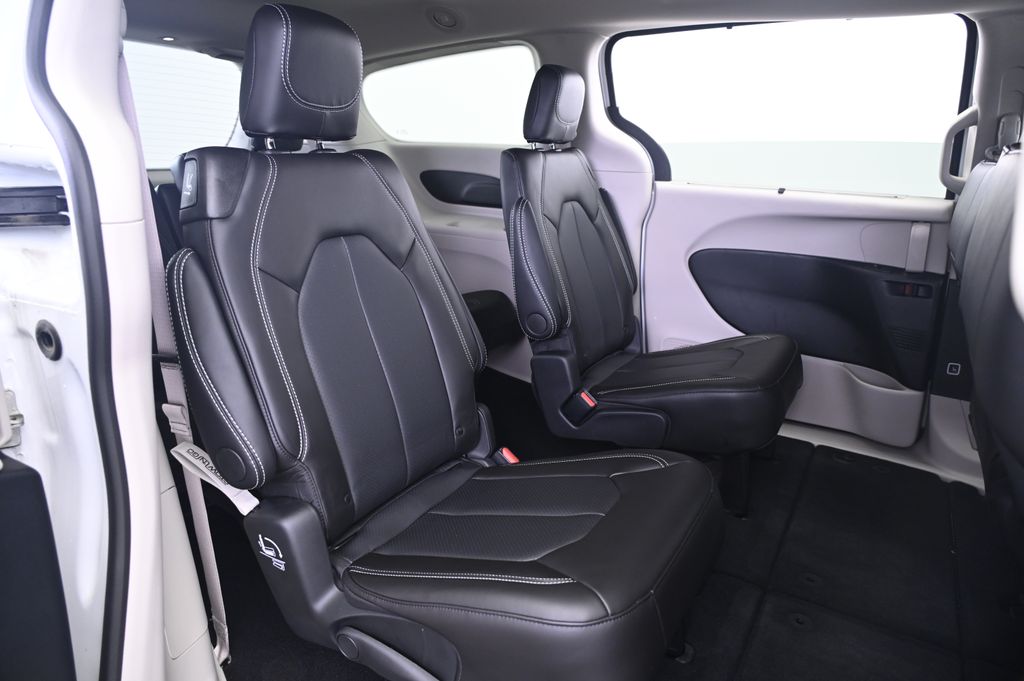 Thumbnail: 2024 Chrysler Pacifica - 18