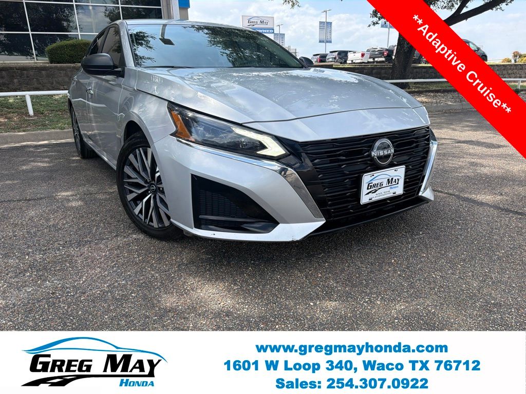 Brilliant Silver Metallic 2024 Nissan Altima Sedan Front-Wheel Drive Continuously Variable Transmission