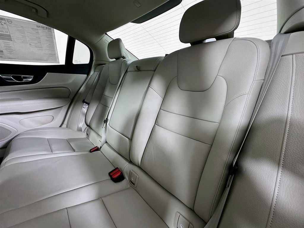 2024 Volvo S60 Plus - Photo 4