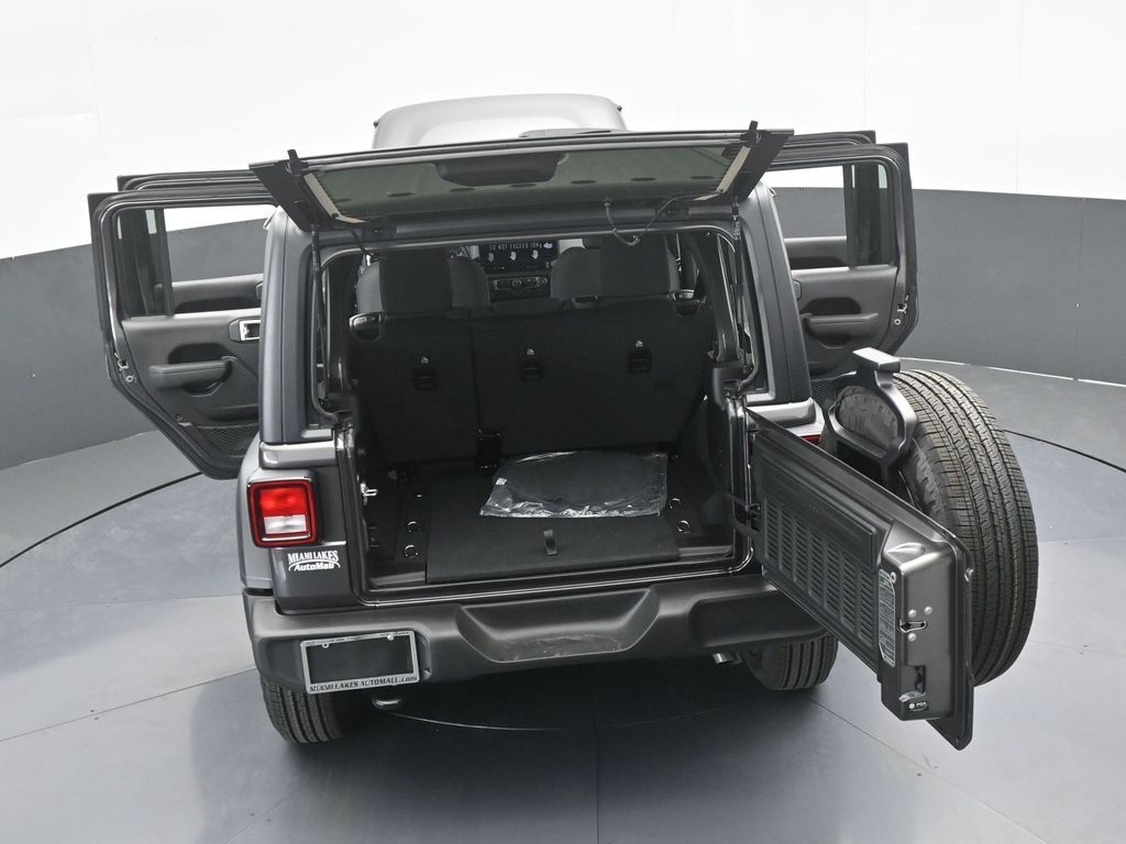 New 2026 Granite Crystal Metallic Clearcoat Jeep Sport image 58