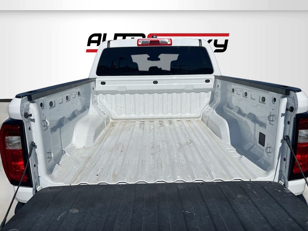 Used 2024 White GMC Elevation image 25