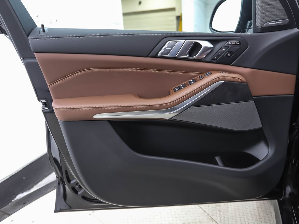 Thumbnail: 2026 BMW X7 - 9