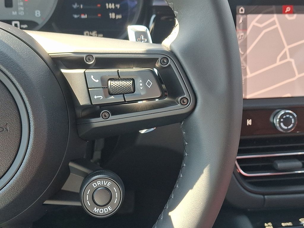 Thumbnail: 2026 Porsche Macan - 24