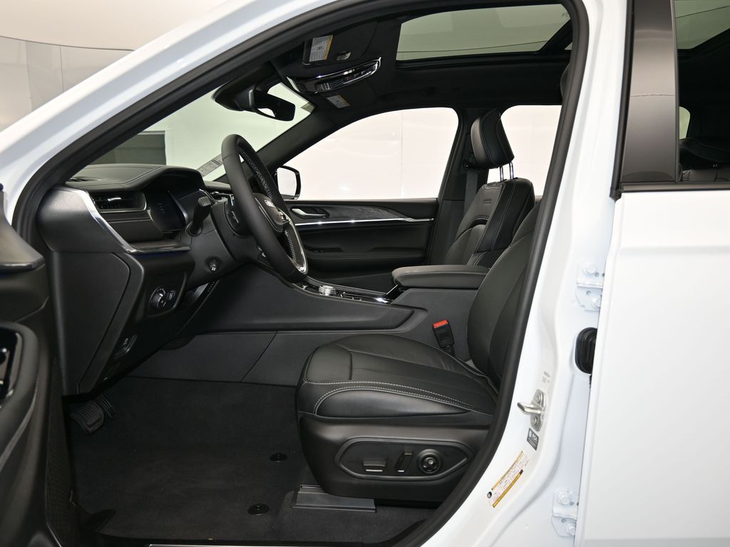 Used 2024 Bright White Clearcoat Jeep Overland image 10