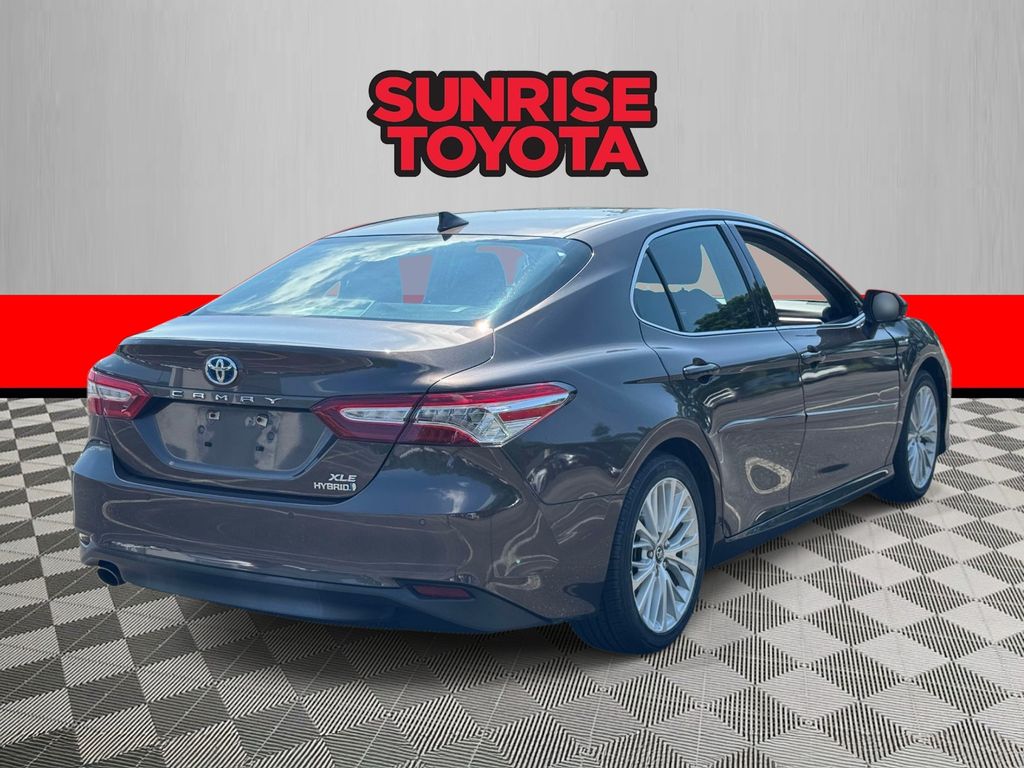Used 2018 Toyota Camry Hybrid Sedan