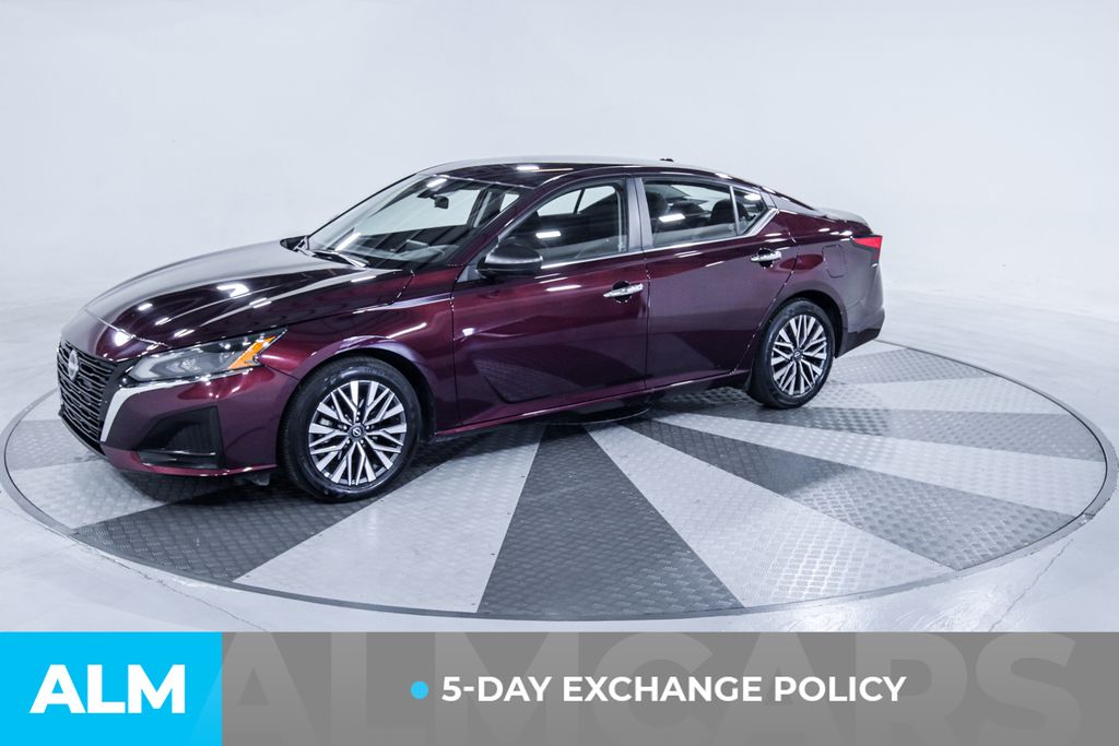 Used 2025 Red Nissan 2.5 SV image 3