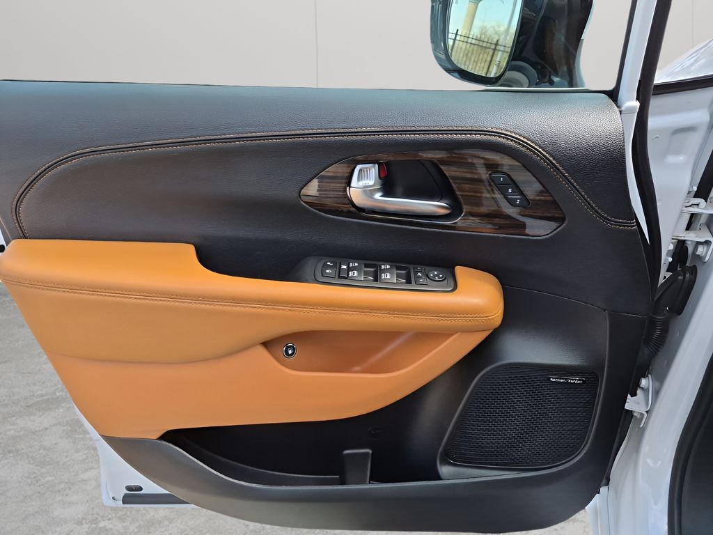 Used Car 2023 Chrysler Pacifica Hybrid  Pinnacle For Sale Under $35,000 In Austin, Texas