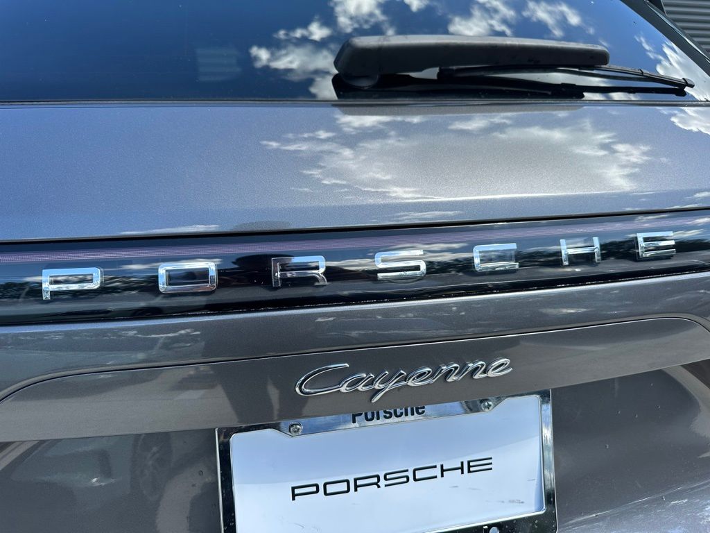 Thumbnail: 2021 Porsche Cayenne - 12