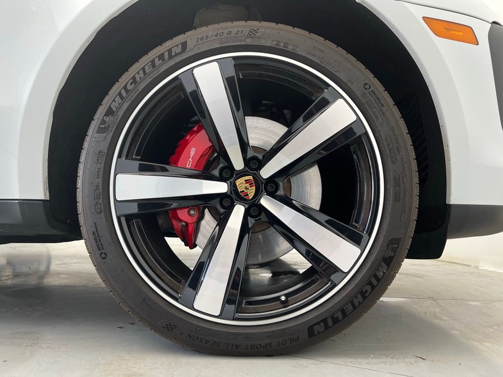 Thumbnail: 2024 Porsche Macan - 27