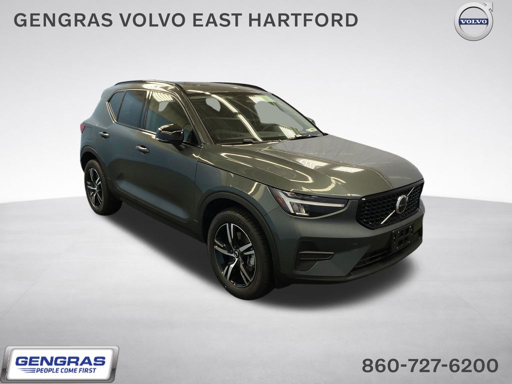 Forest Lake 2026 Volvo XC40 SUV / Crossover All-Wheel Drive Automatic